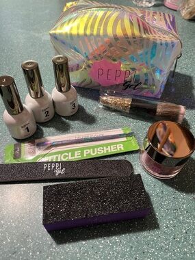 Peppi Gel Holographic Nail Kit with Pink Gel Pot